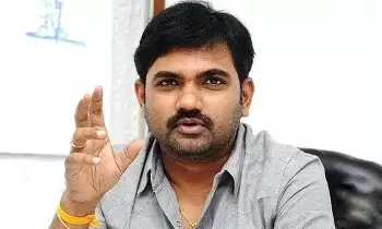 Director Maruti’s Emotional Statement: సినిమా ఫ్లాప్ అయితే చెప్పుతో కొట్టుకోవాలా?: మారుతి ఆవేదన Director Maruti’s Emotional Statement: సినిమా ఫ్లాప్ అయితే చెప్పుతో కొట్టుకోవాలా?: మారుతి ఆవేదన