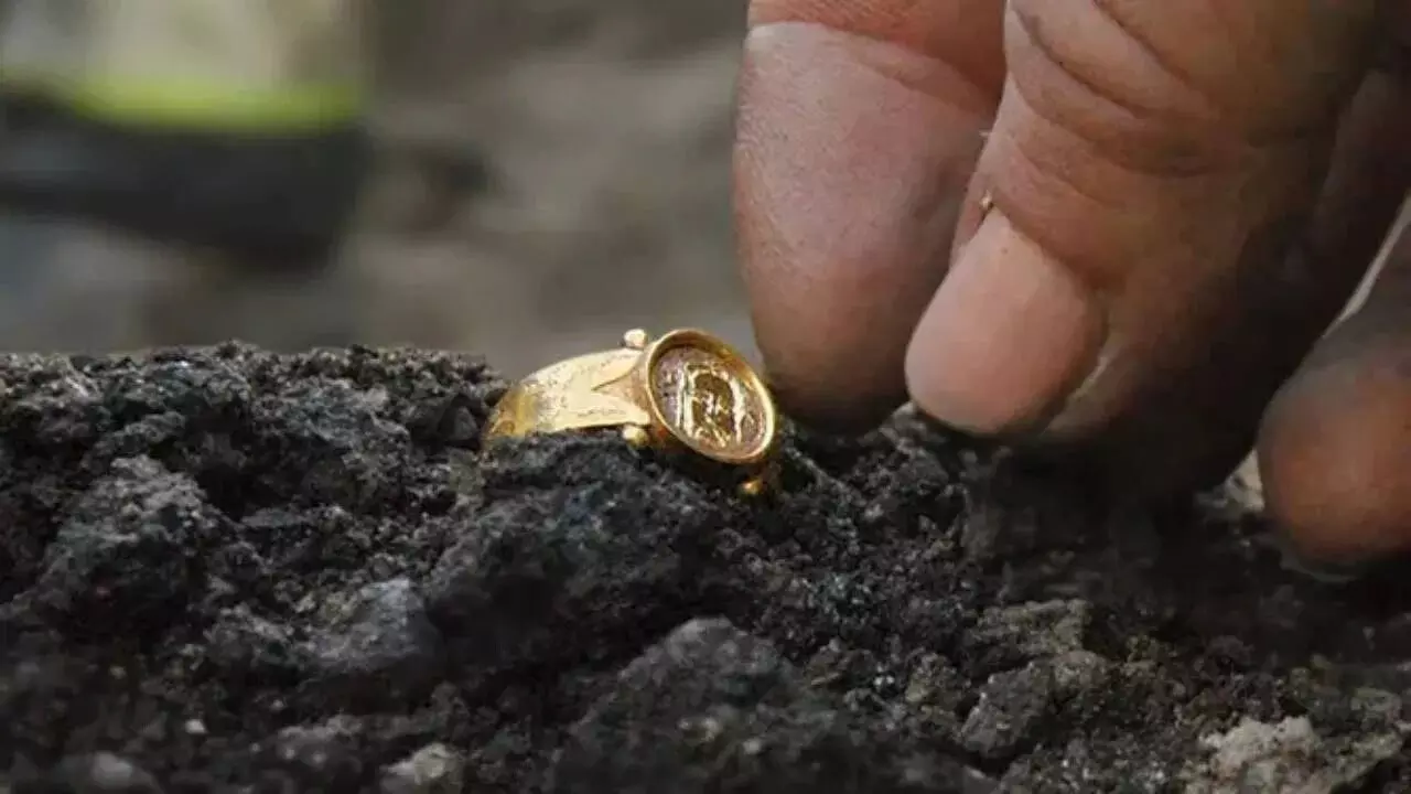 Finding Gold: బంగారం దొరికితే అదృష్టమా..? పోతే  దురుదృష్టమా..? దీని వెనుక ఉన్న రహస్యం ఏంటి..?