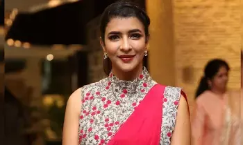 Actress Manchu Lakshmi: ఇదే క్వశ్చన్ మహేశ్ బాబును అడిగే ధైర్యం ఉందా..? Actress Manchu Lakshmi: ఇదే క్వశ్చన్ మహేశ్ బాబును అడిగే ధైర్యం ఉందా..?