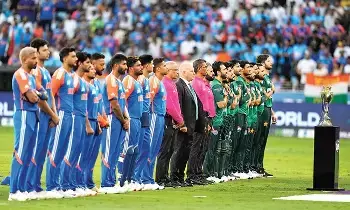 Asia Cup Handshake Controversy: ఆసియా కప్ షేక్ హ్యాండ్ వివాదం.. రిఫరీని తొలగించాలని పాక్ డిమాండ్ Asia Cup Handshake Controversy: ఆసియా కప్ షేక్ హ్యాండ్ వివాదం.. రిఫరీని తొలగించాలని పాక్ డిమాండ్