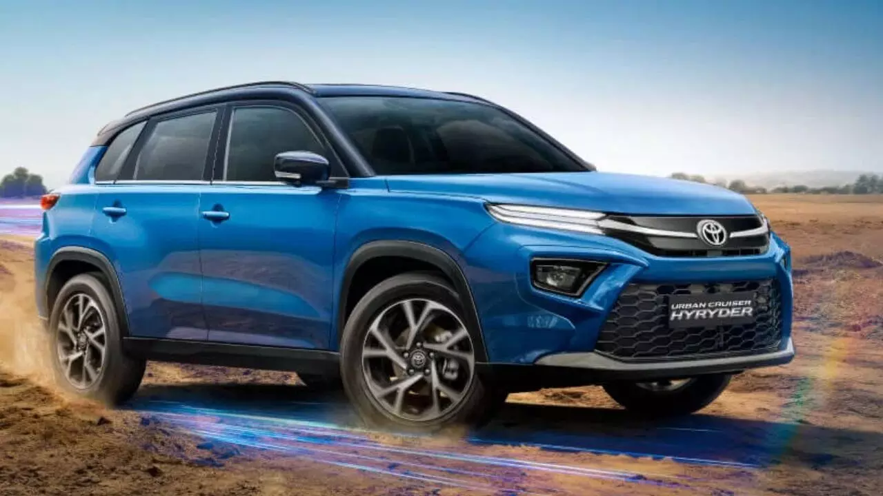 Toyota Hyryder : క్రెటాకి దడ పుట్టిస్తున్న ఈ కారు.. మూడు ఏళ్లలో 1.6 లక్షలు సేల్