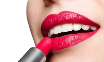Lipstick : అమ్మాయిలు రోజూ లిఫ్ స్టిక్ పెడుతున్నారా.?? Lipstick : అమ్మాయిలు రోజూ లిఫ్ స్టిక్ పెడుతున్నారా.??