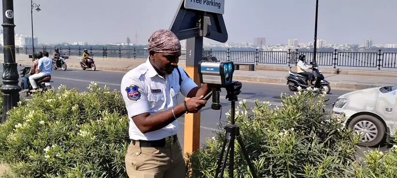 Traffic Rules : వాహనదారులూ.. ట్రాఫిక్ నియమాలు పాటించండి, లేకపోతే జరిమానా తప్పదు! Traffic Rules : వాహనదారులూ.. ట్రాఫిక్ నియమాలు పాటించండి, లేకపోతే జరిమానా తప్పదు!