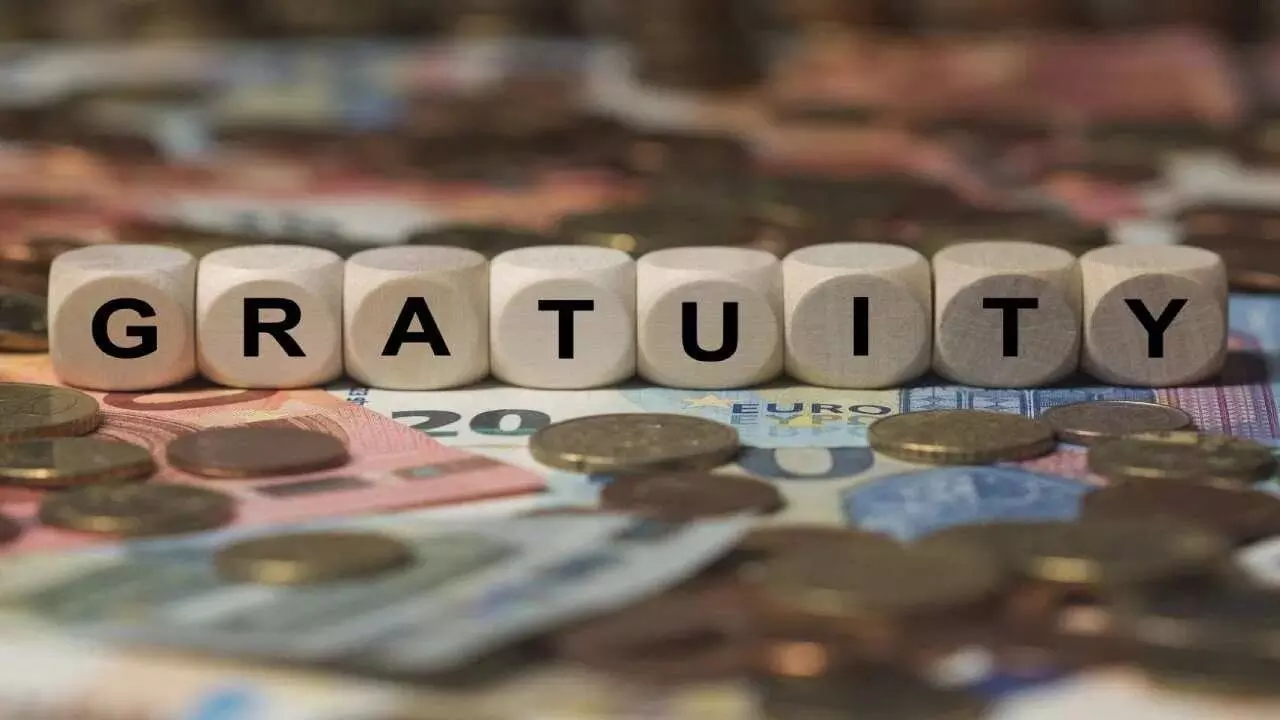 Gratuity : గ్రాట్యుటీ రూల్స్ ఏంటి ? ఎన్నేళ్లు సర్వీస్ చేస్తే ఎంత డబ్బులు వస్తాయి ?