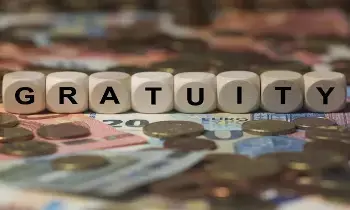 Gratuity : గ్రాట్యుటీ రూల్స్ ఏంటి ? ఎన్నేళ్లు సర్వీస్ చేస్తే ఎంత డబ్బులు వస్తాయి ? Gratuity : గ్రాట్యుటీ రూల్స్ ఏంటి ? ఎన్నేళ్లు సర్వీస్ చేస్తే ఎంత డబ్బులు వస్తాయి ?