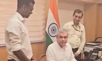 Union Minister Ashwini Vaishnaw: మోదీ ‘స్వదేశీ’ నినాదం ప్రభావం.. జోహో సేవలు ఎంచుకున్న కేంద్ర మంత్రి Union Minister Ashwini Vaishnaw: మోదీ ‘స్వదేశీ’ నినాదం ప్రభావం.. జోహో సేవలు ఎంచుకున్న కేంద్ర మంత్రి