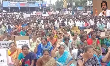 Deputy CM Pawan Kalyan: ఉప్పాడ మత్స్యకారుల సమస్యల పరిష్కారానికి కమిటీ: డిప్యూటీ సీఎం పవన్ కల్యాణ్ Deputy CM Pawan Kalyan: ఉప్పాడ మత్స్యకారుల సమస్యల పరిష్కారానికి కమిటీ: డిప్యూటీ సీఎం పవన్ కల్యాణ్