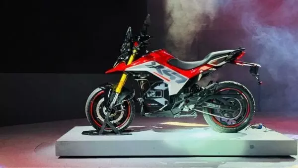 Ultraviolette X-47 Crossover: బైక్ కాదు.. ఇది ఫైటర్ జెట్.. 24 గంటల్లో 3000 బుకింగ్స్.. ఎందుకింత క్రేజ్?