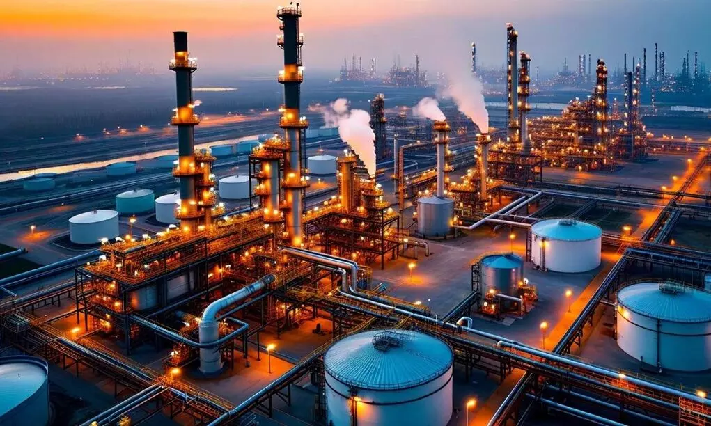 Fuel Shortage in Russia: ఉక్రెయిన్ డ్రోన్ దాడులతో రష్యాలో ఇంధన కొరత.. సంవత్సరాంతం వరకు ఎగుమతుల నిషేధం