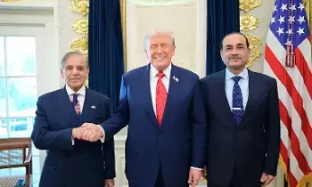 Pakistan PM Meets Trump: ట్రంప్ను కలిసిన పాక్ ప్రధాని.. మీడియాకు అనుమతి లేకుండానే భేటీ! Pakistan PM Meets Trump: ట్రంప్ను కలిసిన పాక్ ప్రధాని.. మీడియాకు అనుమతి లేకుండానే భేటీ!