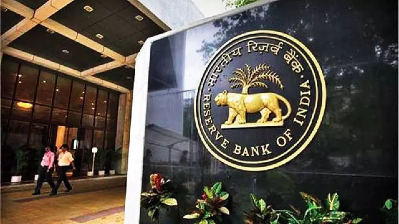 RBI : ఆర్‌బీఐ సంచలన నిర్ణయం.. 15 రోజుల్లో బ్యాంకులు క్లెయిమ్‌లు పరిష్కరించాల్సిందే