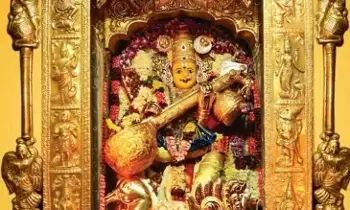 Goddess Durga Adorned as Saraswati: ఇవాళ సరస్వతీ అలంకారంలో దుర్గమ్మ Goddess Durga Adorned as Saraswati: ఇవాళ సరస్వతీ అలంకారంలో దుర్గమ్మ