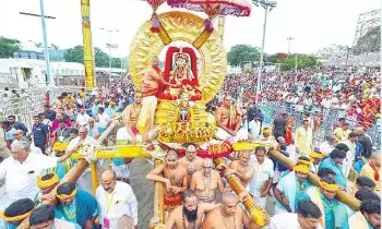 Srivari Salakatla Brahmotsavams: సూర్యప్రభ వాహనంపై శ్రీ మలయప్ప స్వామి Srivari Salakatla Brahmotsavams: సూర్యప్రభ వాహనంపై శ్రీ మలయప్ప స్వామి