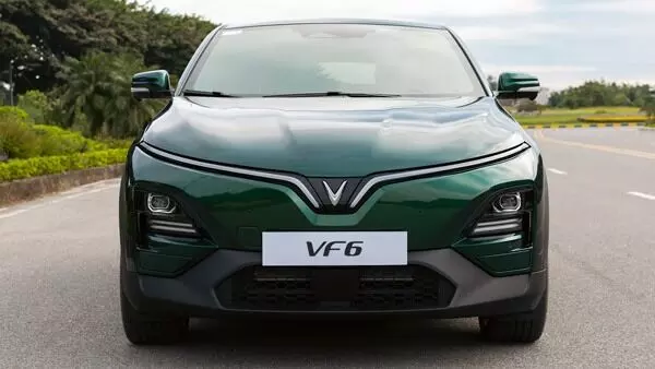 VinFast : విన్ ఫాస్ట్ ఇండియాలో సంచలనం.. కార్ల సర్వీసింగ్ కోసం కాస్ట్రాల్‎తో ఒప్పందం