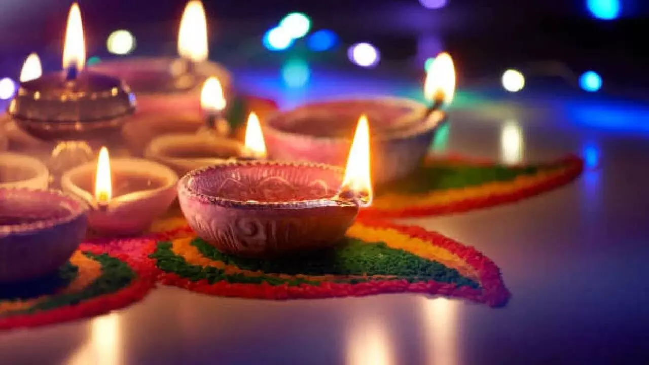 Dasara Special: దసరా స్పెషల్.. ఈ 5 చోట్ల దీపం వెలిగిస్తే.. లక్ష్మీదేవి కటాక్షం ఖాయం! Dasara Special: దసరా స్పెషల్.. ఈ 5 చోట్ల దీపం వెలిగిస్తే.. లక్ష్మీదేవి కటాక్షం ఖాయం!