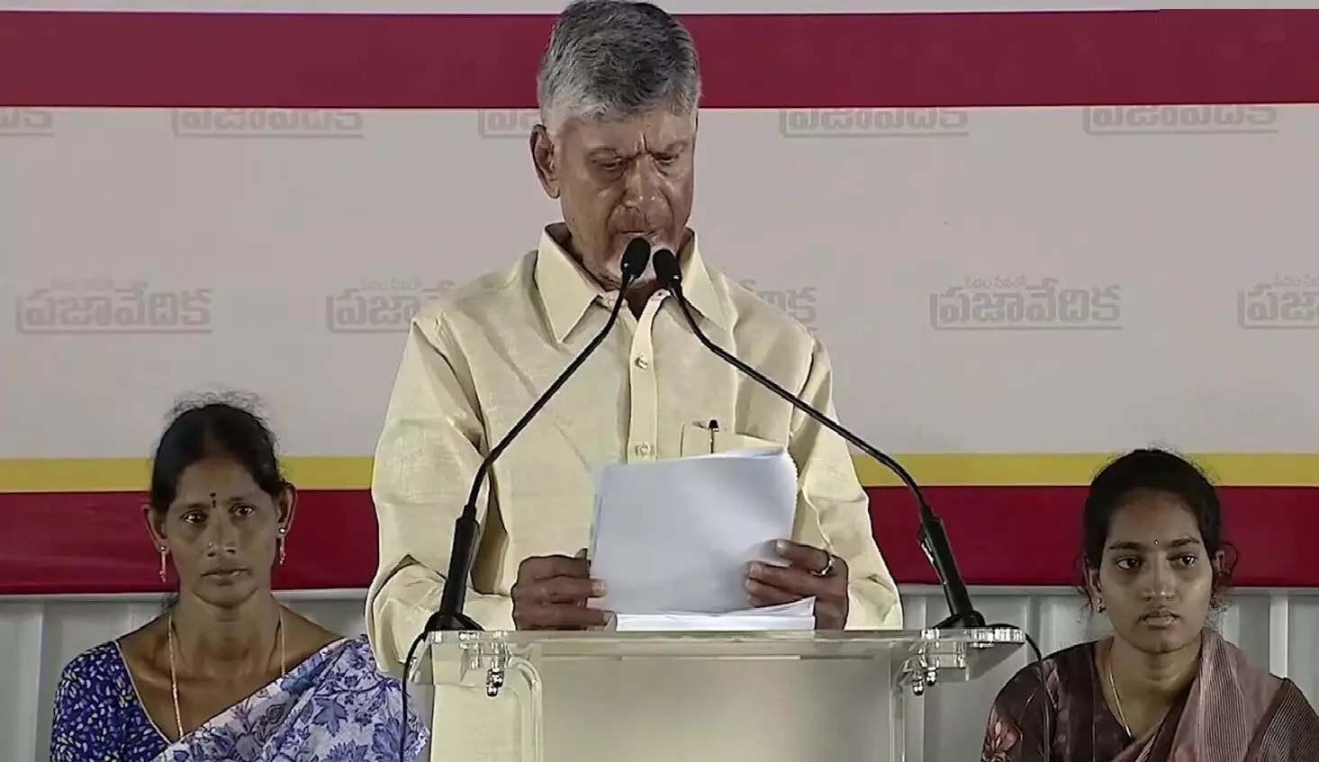 CM Chandrababu: దీపావళికి 3 లక్షల గృహప్రవేశాలు.. దత్తి ప్రజావేదికలో సీఎం ప్రకటన.. పేదలకు ఇళ్లు సిద్ధం చేస్తున్నాం: సీఎం చంద్రబాబు
