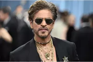 Shah Rukh Khan : బాలీవుడ్ బాద్షా ఖాతాలో రూ. 12,490 కోట్లు.. హురూన్ రిచ్ లిస్ట్లో చేరిన షారుఖ్ ఖాన్ Shah Rukh Khan : బాలీవుడ్ బాద్షా ఖాతాలో రూ. 12,490 కోట్లు.. హురూన్ రిచ్ లిస్ట్లో చేరిన షారుఖ్ ఖాన్