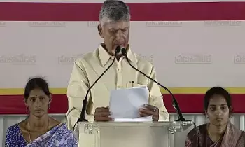 CM Chandrababu: దీపావళికి 3 లక్షల గృహప్రవేశాలు.. దత్తి ప్రజావేదికలో సీఎం ప్రకటన.. పేదలకు ఇళ్లు సిద్ధం చేస్తున్నాం: సీఎం చంద్రబాబు CM Chandrababu: దీపావళికి 3 లక్షల గృహప్రవేశాలు.. దత్తి ప్రజావేదికలో సీఎం ప్రకటన.. పేదలకు ఇళ్లు సిద్ధం చేస్తున్నాం: సీఎం చంద్రబాబు