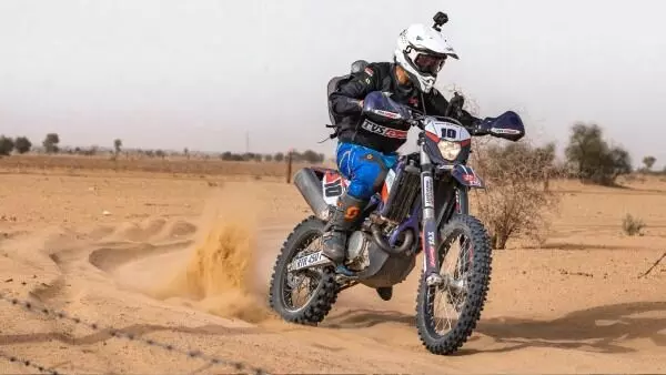 Safety Features : కార్లలాగే బైక్‌లలో కూడా ఈ సేఫ్టీ ఫీచర్లు..  ఇవి ఉంటేనే కొనండి
