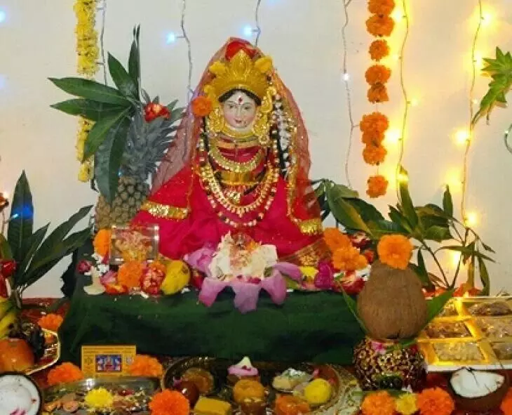 Worshipping Goddess Lakshmi: లక్ష్మీదేవికి తామరపువ్వుతో పూజ చేస్తే..