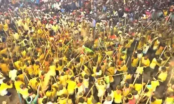 Devaragattu Festival: దేవరగట్టు ఉత్సవంలో హింసాత్మక ఘటన: 2 మంది మృతి, 100 మందికి గాయాలు Devaragattu Festival: దేవరగట్టు ఉత్సవంలో హింసాత్మక ఘటన: 2 మంది మృతి, 100 మందికి గాయాలు