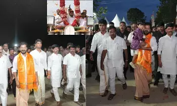 CM Revanth Reddy : దసరా వేడుకల్లో సీఎం రేవంత్రెడ్డి.. కొండారెడ్డిపల్లిలో ఘన స్వాగతం! CM Revanth Reddy : దసరా వేడుకల్లో సీఎం రేవంత్రెడ్డి.. కొండారెడ్డిపల్లిలో ఘన స్వాగతం!