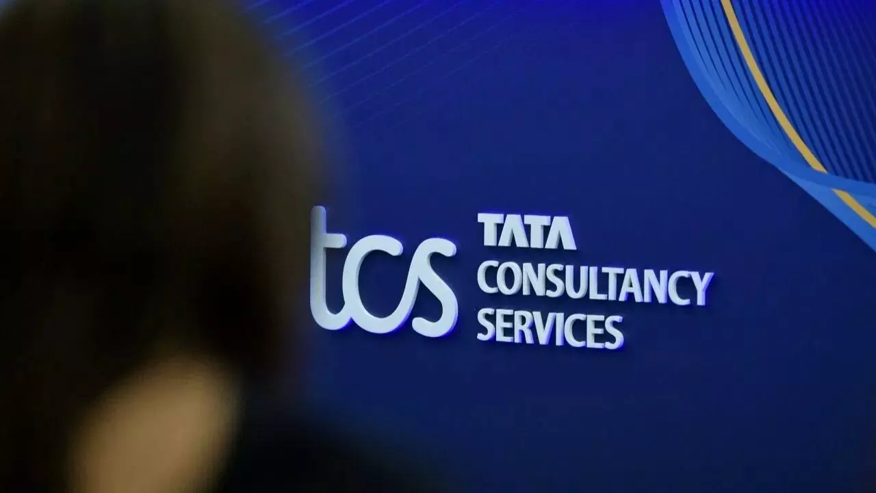 TCS : టీసీఎస్ పంట పండింది.. ఒక్క రోజులోనే రూ.24000కోట్లు పెరిగిన కంపెనీ విలువ