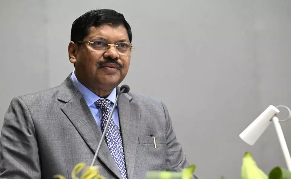 CJI Justice Gavai:  సీజేఐపై దాడికి న్యాయవాది యత్నం.. బెదిరింపులు నన్ను ప్రభావితం చేయవు: జస్టిస్ గవాయ్