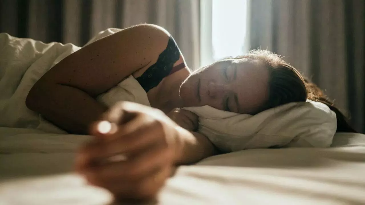 Sleep Less Than 7 Hours: 7 గంటల కంటే తక్కువ నిద్రపోతే శరీరంలో వచ్చే డేంజర్ మార్పులు ఇవే..