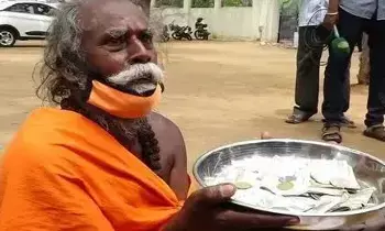 You Beg While Eating Food: భోజనం చేసే సమయంలో బిక్ష వేస్తే ఏమవుతుంది? You Beg While Eating Food: భోజనం చేసే సమయంలో బిక్ష వేస్తే ఏమవుతుంది?