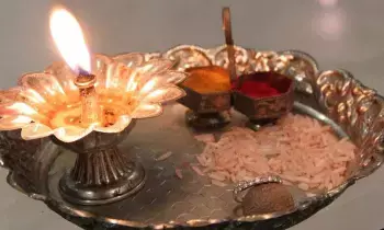 Aarti Be Offered to God: దేవుడికి ఎన్నిసార్లు హారతి ఇవ్వాలి? Aarti Be Offered to God: దేవుడికి ఎన్నిసార్లు హారతి ఇవ్వాలి?