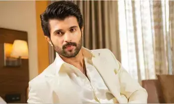 Vijay Deverakonda: కారు ప్రమాదంపై విజయ్ దేవరకొండ ఏమన్నారంటే..? Vijay Deverakonda: కారు ప్రమాదంపై విజయ్ దేవరకొండ ఏమన్నారంటే..?