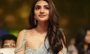 Sreeleela Craze: శ్రీలీల క్రేజ్.. బాలీవుడ్లో మరో ఆఫర్ కొట్టేసిన యంగ్ బ్యూటీ Sreeleela Craze: శ్రీలీల క్రేజ్.. బాలీవుడ్లో మరో ఆఫర్ కొట్టేసిన యంగ్ బ్యూటీ