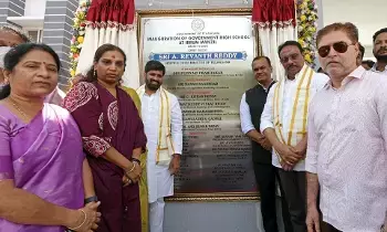 Minister Venkat Reddy : హరీశ్ రావు రాజకీయ పర్యటనలపై మంత్రి వెంకట్ రెడ్డి తీవ్ర విమర్శ.. ప్రజలకు చేరువగా కాంగ్రెస్ అభివృద్ధి కార్యక్రమాలు Minister Venkat Reddy : హరీశ్ రావు రాజకీయ పర్యటనలపై మంత్రి వెంకట్ రెడ్డి తీవ్ర విమర్శ.. ప్రజలకు చేరువగా కాంగ్రెస్ అభివృద్ధి కార్యక్రమాలు