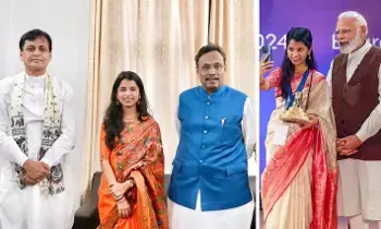 Bihar Elections:  బిహార్ ఎన్నికలు: టికెట్ ఇస్తే పోటీ చేస్తా.. మోదీ ప్రశంసలు అందుకున్న గాయని మైథిలి స్పందన