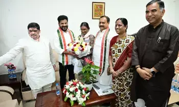 CM Revanth Reddy: బీసీ బిల్లుపై సీఎం రేవంత్ రెడ్డి కీలక సమావేశం: ముఖ్య నేతలతో చర్చలు CM Revanth Reddy: బీసీ బిల్లుపై సీఎం రేవంత్ రెడ్డి కీలక సమావేశం: ముఖ్య నేతలతో చర్చలు
