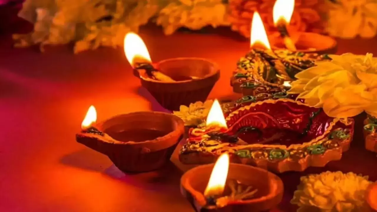 Rumors Around Diwali: దీపావళిపై వదంతులు..ఏ రోజు జరుపుకోవాలంటే.? Rumors Around Diwali: దీపావళిపై వదంతులు..ఏ రోజు జరుపుకోవాలంటే.?
