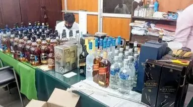 AP Liquor Scam: ఏపీ లిక్కర్ మోసం: నకిలీ మద్యం కేసులో నిందితులుగా మరో ఏడుగురు AP Liquor Scam: ఏపీ లిక్కర్ మోసం: నకిలీ మద్యం కేసులో నిందితులుగా మరో ఏడుగురు