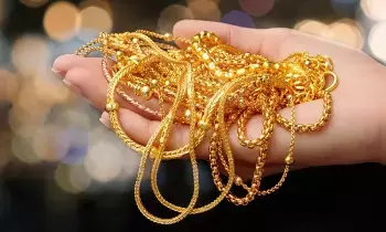 Gold Loan : గోల్డ్ లోన్ తీసుకుంటున్నారా.. ఏయే బ్యాంక్ ఎంత వడ్డీ వసూలు చేస్తాయంటే ? Gold Loan : గోల్డ్ లోన్ తీసుకుంటున్నారా.. ఏయే బ్యాంక్ ఎంత వడ్డీ వసూలు చేస్తాయంటే ?