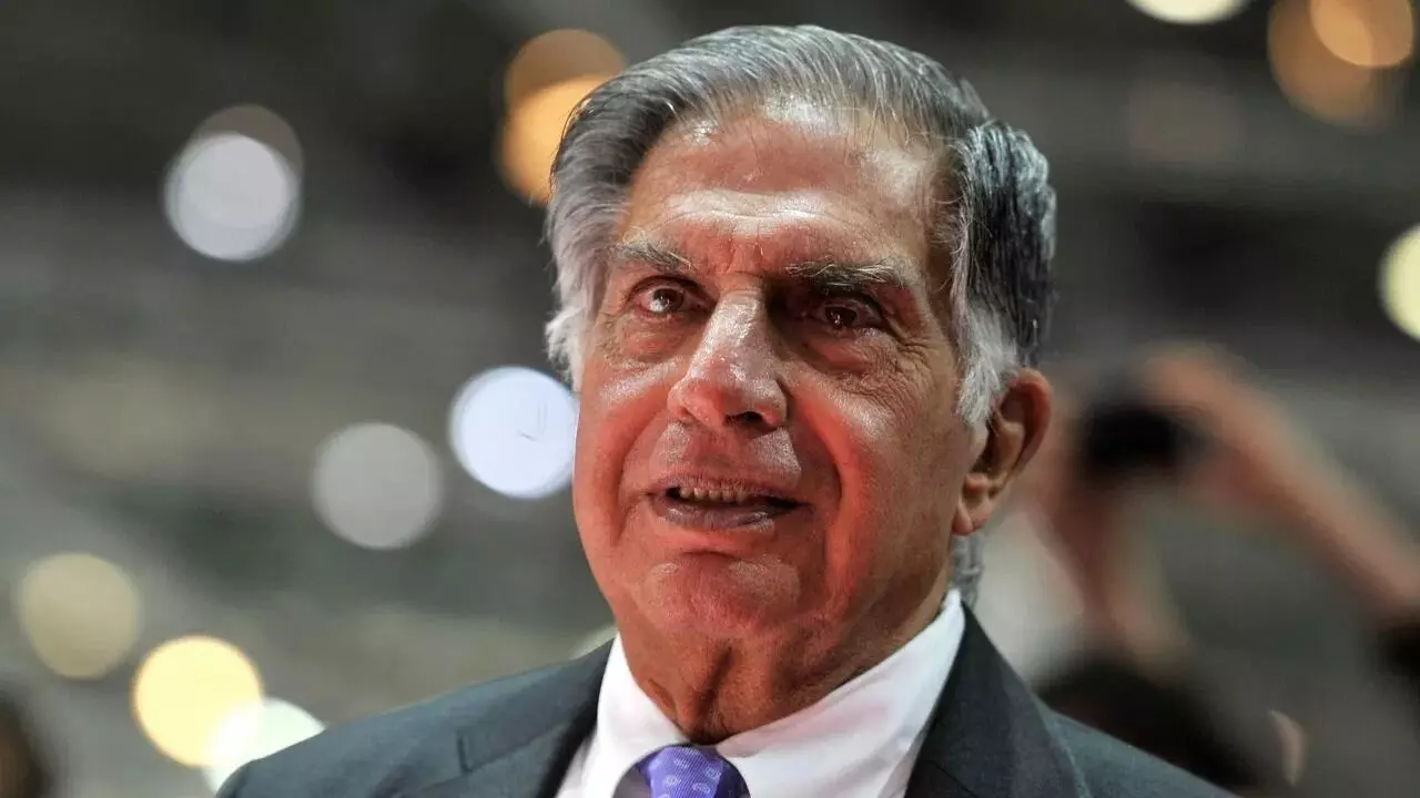Ratan Tata : రతన్ టాటా మరణం తర్వాత కుటుంబంలో కలహాలు..ఏడాదిలో గ్రూప్కు రూ. 7.18 లక్షల కోట్ల నష్టం Ratan Tata : రతన్ టాటా మరణం తర్వాత కుటుంబంలో కలహాలు..ఏడాదిలో గ్రూప్కు రూ. 7.18 లక్షల కోట్ల నష్టం