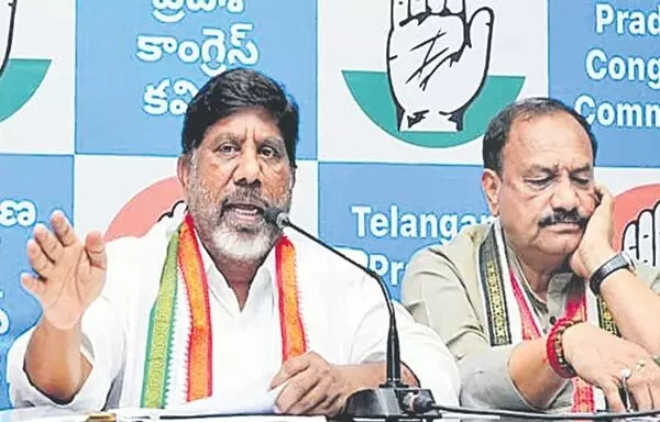 Bhatti Vikramarka Fires on BC Reservations: బీసీ రిజర్వేషన్లపై భట్టి విక్రమార్క ఫైర్: గత బీఆర్ఎస్ చట్టం బీసీలకు ఉరితాడు, భాజపా కూడా ఆటంకం సృష్టిస్తోంది! Bhatti Vikramarka Fires on BC Reservations: బీసీ రిజర్వేషన్లపై భట్టి విక్రమార్క ఫైర్: గత బీఆర్ఎస్ చట్టం బీసీలకు ఉరితాడు, భాజపా కూడా ఆటంకం సృష్టిస్తోంది!