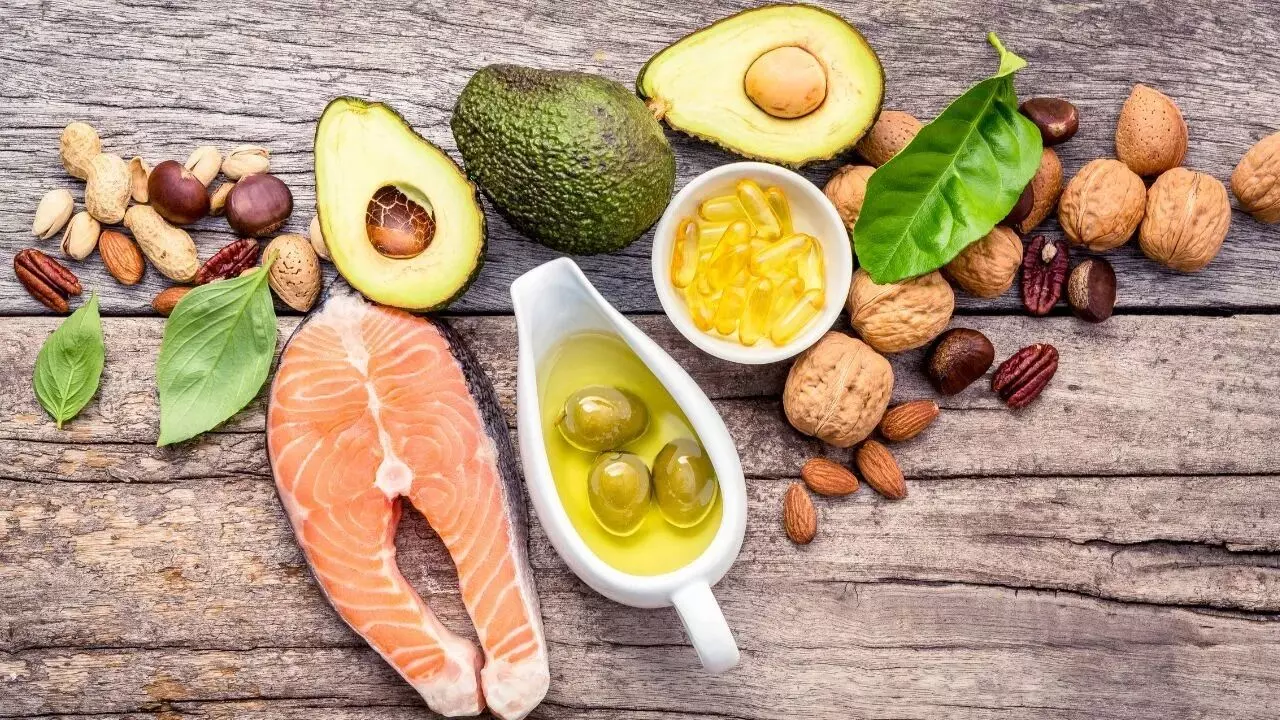 Vitamin B12 Deficiency: విటమిన్ B12 లోపమా..ఈ ఒక్క పండు తింటే చాలు.. సమస్య మాయం Vitamin B12 Deficiency: విటమిన్ B12 లోపమా..ఈ ఒక్క పండు తింటే చాలు.. సమస్య మాయం