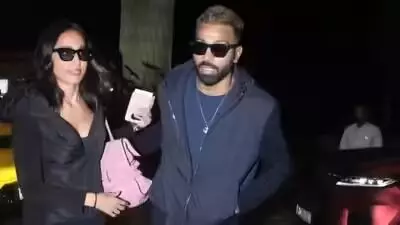 Hardik Pandya Spotted with Girlfriend: ఎయిర్‌పోర్ట్‌లో ప్రియురాలితో హార్దిక్ పాండ్యా.. వీడియో వైరల్..