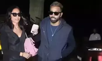 Hardik Pandya Spotted with Girlfriend: ఎయిర్పోర్ట్లో ప్రియురాలితో హార్దిక్ పాండ్యా.. వీడియో వైరల్.. Hardik Pandya Spotted with Girlfriend: ఎయిర్పోర్ట్లో ప్రియురాలితో హార్దిక్ పాండ్యా.. వీడియో వైరల్..