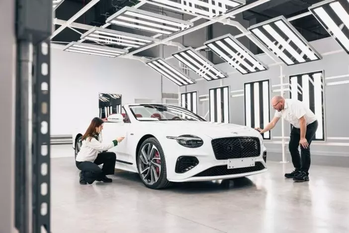 Bentley : భారత్లో బెంట్లే తొలి అధికారిక షోరూమ్ ఓపెన్.. ఎక్కడంటే ? Bentley : భారత్లో బెంట్లే తొలి అధికారిక షోరూమ్ ఓపెన్.. ఎక్కడంటే ?