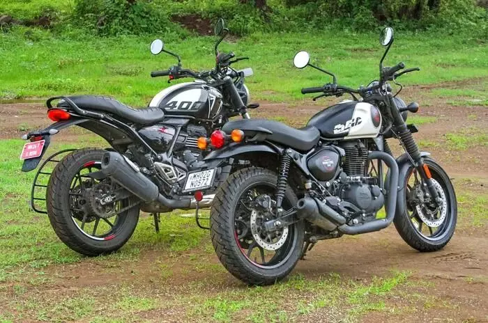 Royal Enfield Hunter 350 vs Triumph Speed 400: ఏ బైక్ బెస్ట్? ధర, పవర్, ఫీచర్ల మధ్య తేడా ఇదే Royal Enfield Hunter 350 vs Triumph Speed 400: ఏ బైక్ బెస్ట్? ధర, పవర్, ఫీచర్ల మధ్య తేడా ఇదే