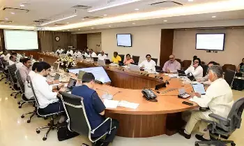 CM Chandrababu: సీఎం చంద్రబాబు: ఎన్నికల్లో గెలవాల్సింది మనం.. అధికారులు కాదు CM Chandrababu: సీఎం చంద్రబాబు: ఎన్నికల్లో గెలవాల్సింది మనం.. అధికారులు కాదు