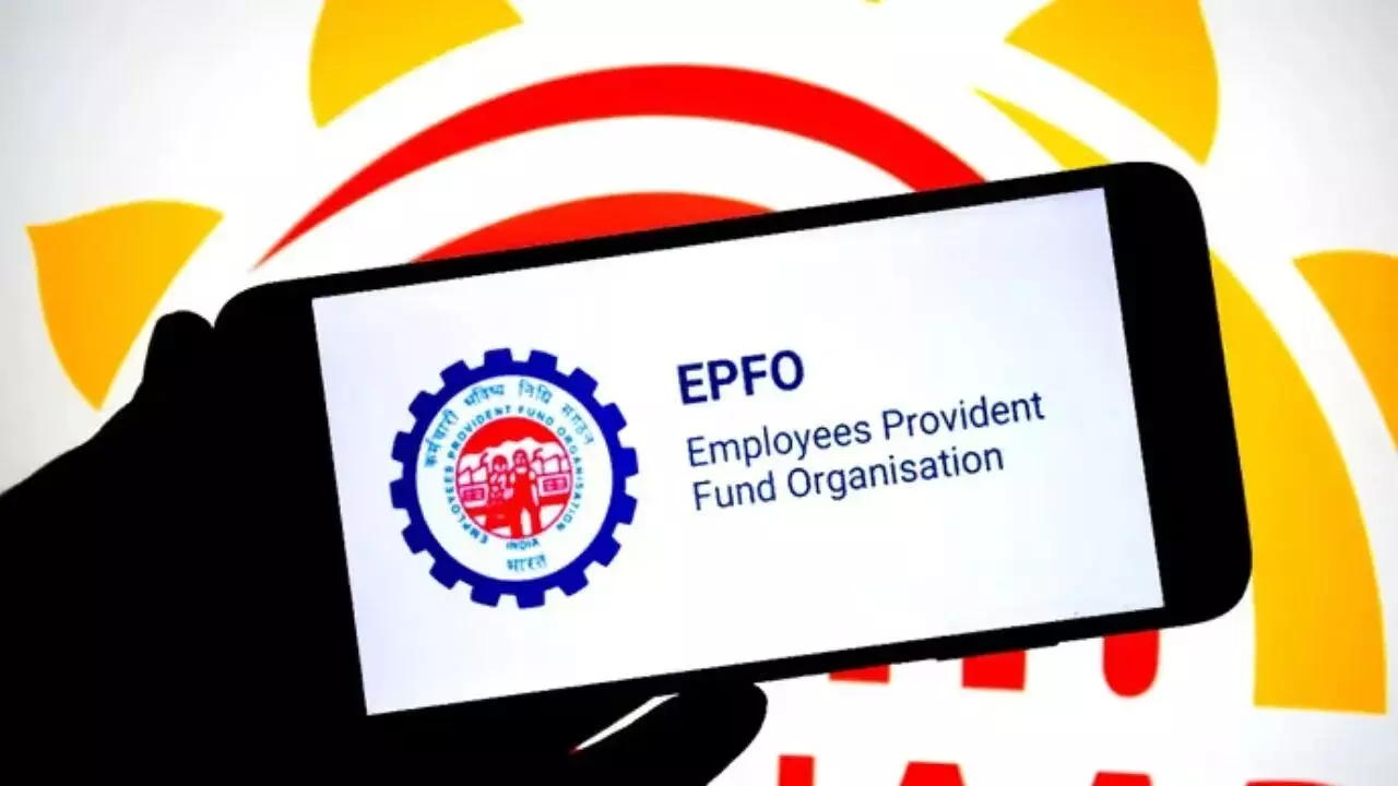 EPFO : నిరుద్యోగులకు భారీ షాక్.. ఉద్యోగం పోతే పీఎఫ్ డబ్బు కోసం ఏకంగా ఏడాది నిరీక్షణ తప్పదా? EPFO : నిరుద్యోగులకు భారీ షాక్.. ఉద్యోగం పోతే పీఎఫ్ డబ్బు కోసం ఏకంగా ఏడాది నిరీక్షణ తప్పదా?