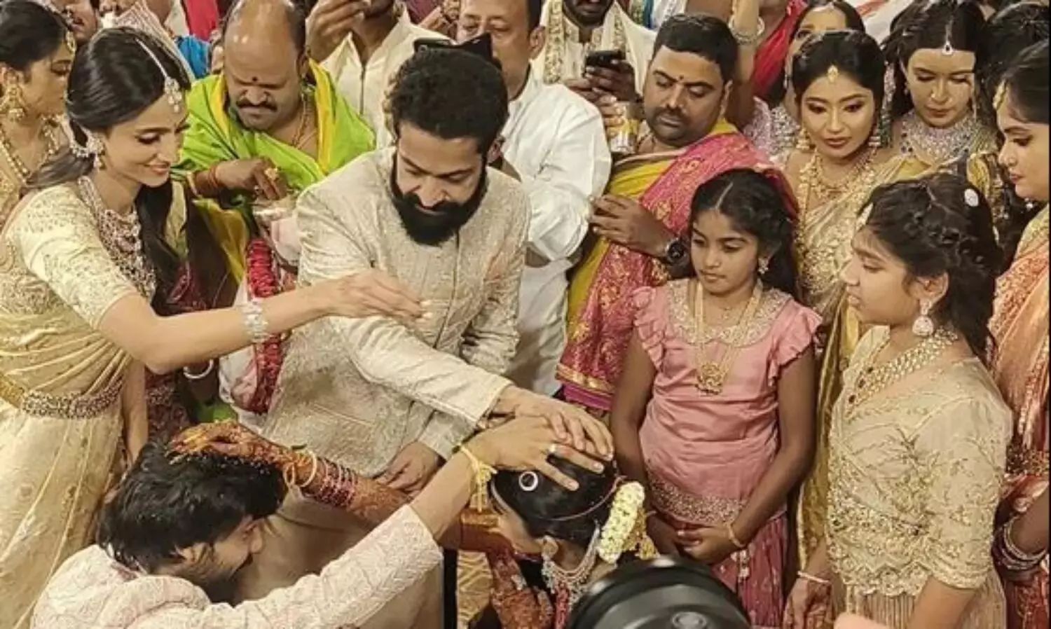 Junior NTR’s Costly Gift : బావమరిదికి జూనియర్ ఎన్టీఆర్ కాస్ట్లీ గిఫ్ట్.. Junior NTR’s Costly Gift : బావమరిదికి జూనియర్ ఎన్టీఆర్ కాస్ట్లీ గిఫ్ట్..