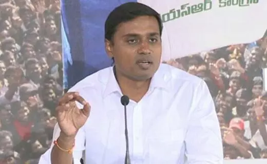 SIT Raids YSRCP MP Mithun Reddy’s Houses: వైకాపా ఎంపీ మిథున్రెడ్డి ఇళ్లపై సిట్ దాడులు, విస్తృత తనిఖీలు SIT Raids YSRCP MP Mithun Reddy’s Houses: వైకాపా ఎంపీ మిథున్రెడ్డి ఇళ్లపై సిట్ దాడులు, విస్తృత తనిఖీలు